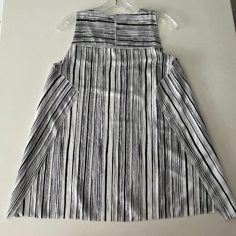 Ann Taylor black & white sleeveless asymmetrical blouse shirt top sz S